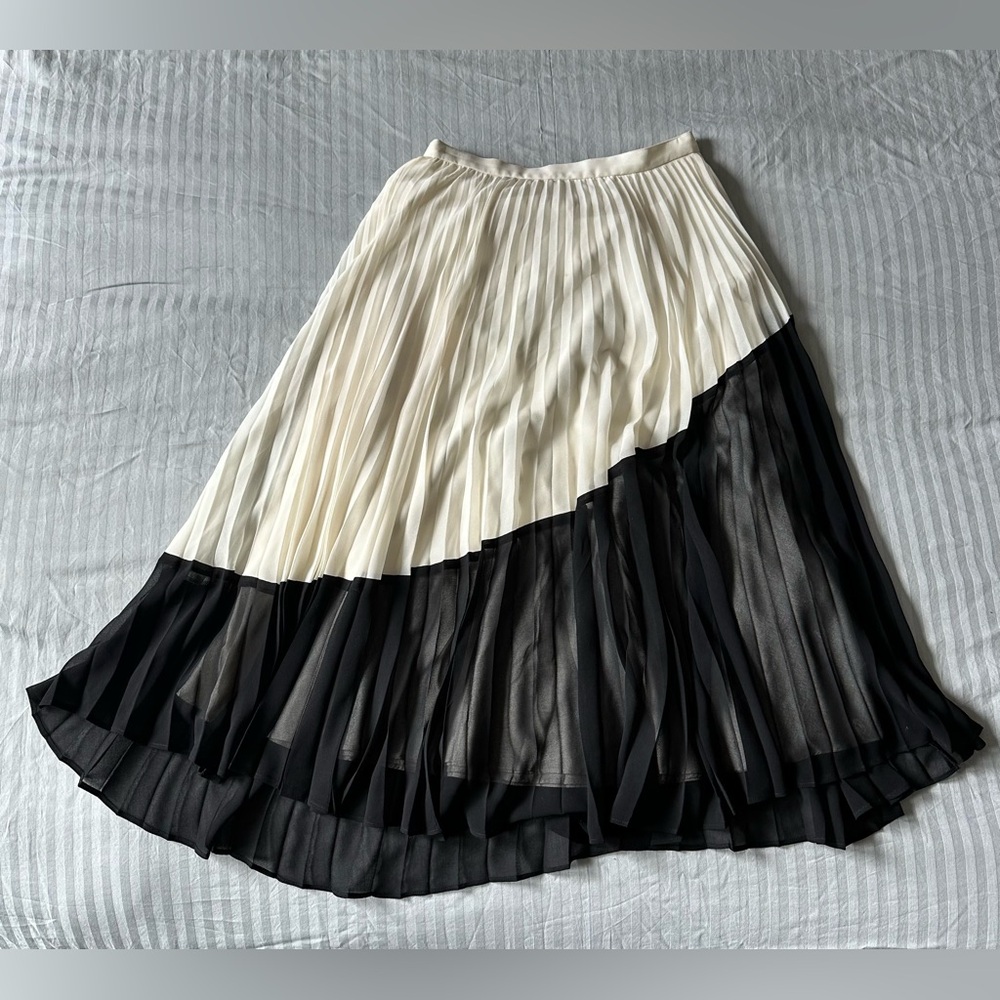 Banana Republic Black and Cream A-Line Skirt